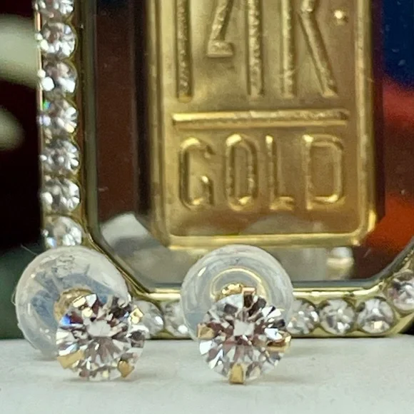 1/2ct 14K Solid YELLOW Gold Diamond studs earrings. Yellow Gold - Picture 7 of 16
